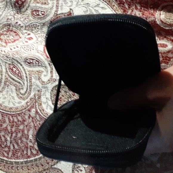 Shutterbug 📷 black camera case - Picture 7 of 15